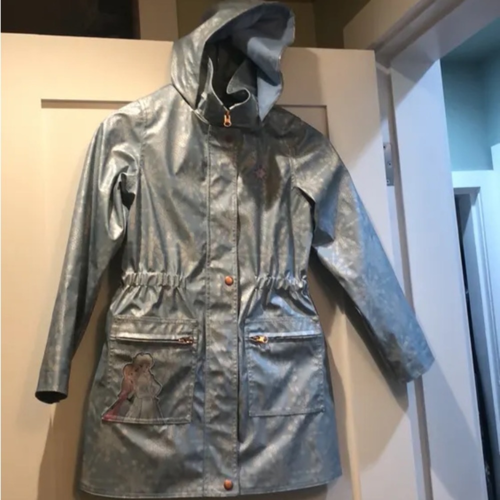Girls Frozen 2 raincoat. Size 9-10
